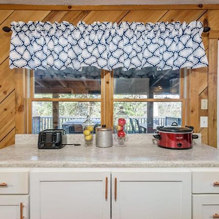 Wooded Bliss Hot Tub Single Level Cabin With No Steps Rocking Chairs And Wooded Views Pigeon Forge Esterno foto